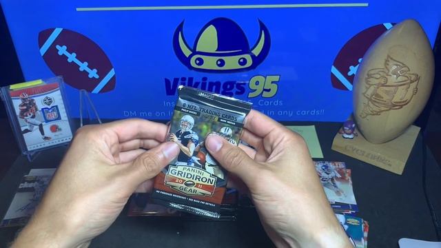 2011 Panini Gridiron HOBBY Football Box With 4 HITS! смотреть онлайн