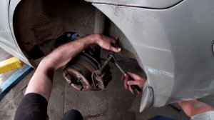 Заклинило тормоза Nissan Tiida 2008 - ремонт без последствий.