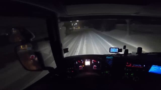 Driving a Truck on Dangerous Icy Roads | truck sliding in snow смотреть онлайн