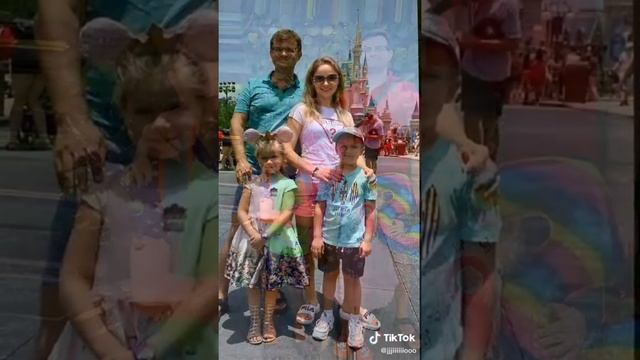 Diana and Roma Family смотреть онлайн