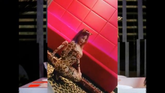 Сверхтонкий комбинезон с открытой спиной и Сексуальный леопардовый комбинезон смотреть онлайн