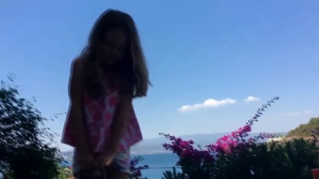 Ксюша Потоцкая на море! Бассейн замок с принцем, принцессой и драконом. Видео для детей. смотреть онлайн