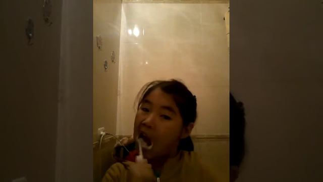 Чищу зубы 10 раз смотреть онлайн