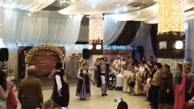Уйгурский парный танец "Мам и сыновей" 09.04.2021 смотреть онлайн