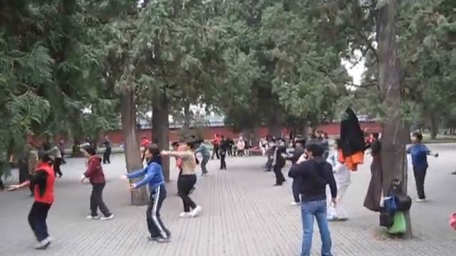 Китайцы танцуют танцуют танцуюттанцуют танцуют тацют танцтцтюттт танцуют танцуnют танцуют танцуют смотреть онлайн