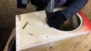 Как крепить сабвуфер в корпус (закладные гайки)