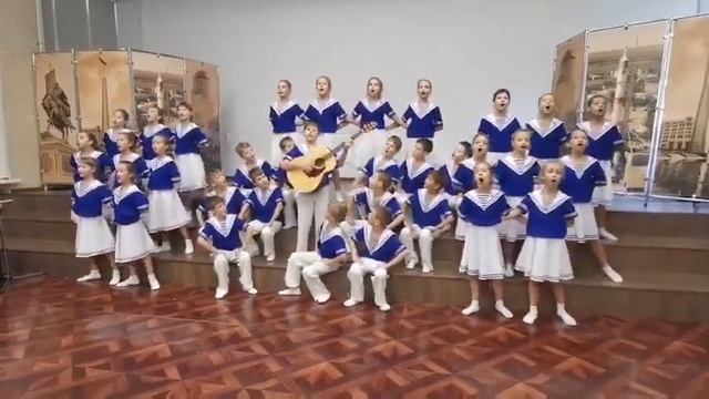"Экипаж - одна семья" - детский хор "Искорки" смотреть онлайн