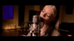 Аня Тейлор-Джой теперь ещё и поёт.