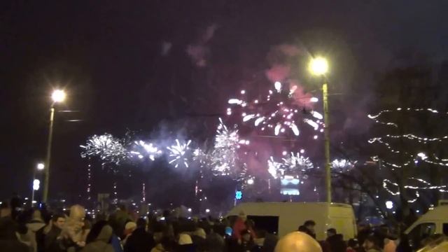 Новый год!СУПЕР САЛЮТ!!! Латвия,Рига,\New year! Latvia,Riga,super fireworks смотреть онлайн