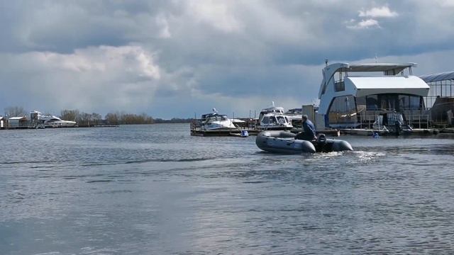 Лодка ПВХ Boatsman BT 400 SK и лодочный мотор Suzuki DF 20 AS смотреть онлайн