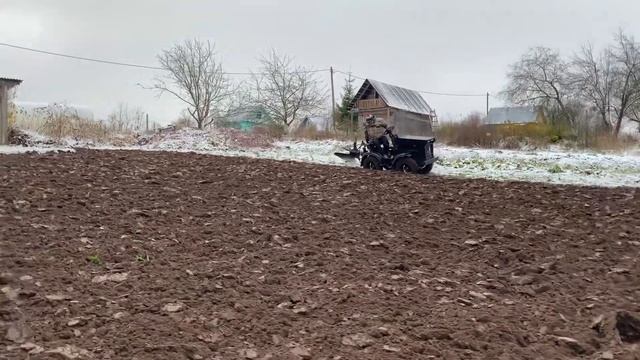 Минитрактор переломка 4х4. Осенняя вспашка 3 смотреть онлайн
