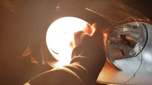 Самый простой способ отрегулировать фару на Приоре. смотреть онлайн