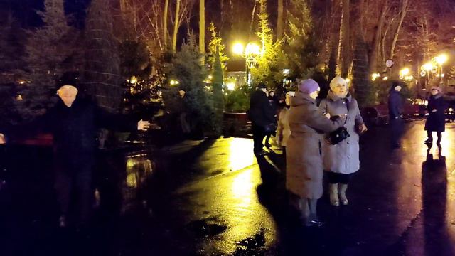 ПУСТЬ ПЛАЧУТ ТЕ, КОМУ МЫ НЕ ДОСТАЛИСЬ!🙂👍/ТАНЦЫ В ПАРКЕ ГОРЬКОГО ХАРЬКОВ НОЯБРЬ 2021 смотреть онлайн