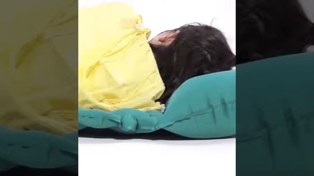 Надувной удобный коврик матрас смотреть онлайн