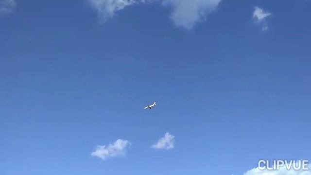 Самолёт летит! смотреть онлайн