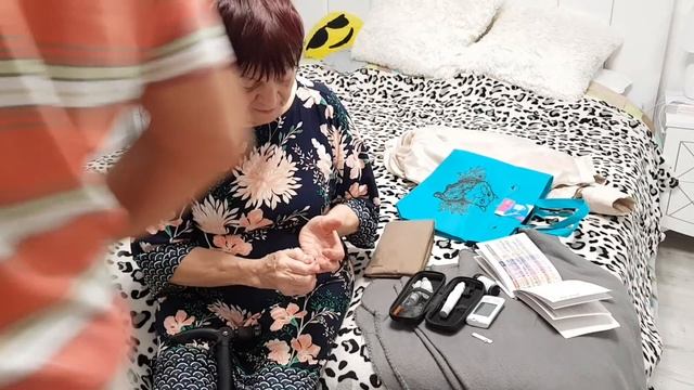 Мама Самвела в гостях у Светы . Батл с бабушкой..у кого больше смотреть онлайн