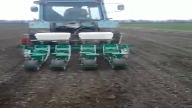 Посев и результаты посева лука в Запорожской области сеялкой СОТ 4/2 ВАС52 с внесением удобрений смотреть онлайн