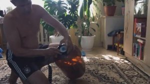 Как открутить пробку у пивной пластиковой кеги без разводного ключа!!