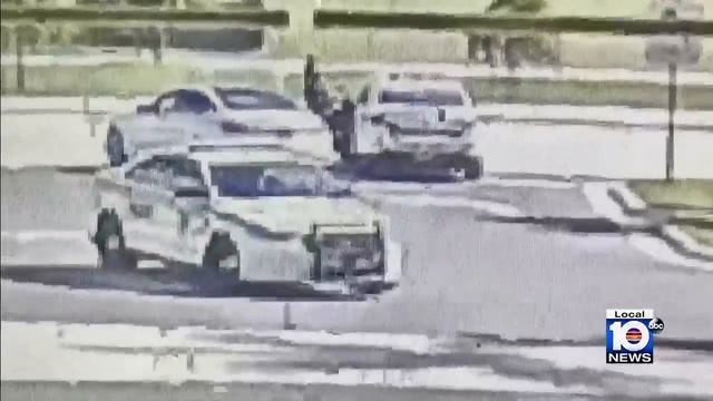 Pregnant woman trying to drive into hospital delayed by police officer смотреть онлайн