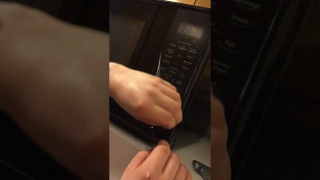 SHARP Carousel Microwave R409YKA смотреть онлайн