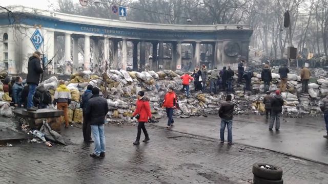 Киев. Майдан. Фоторепортаж "Субботник". 08.02.14 смотреть онлайн