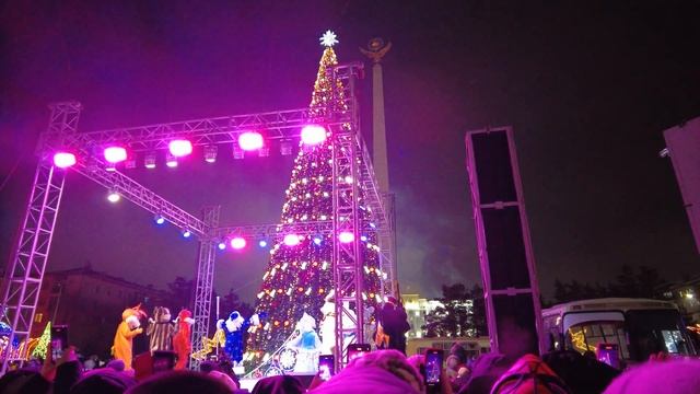 ЗАЖЖЕНИЕ ГЛАВНОЙ ЁЛКИ ? КАРАГАНДЫ 2023 | САЛЮТ и ЛИНЕЙНЫЙ КАТОК смотреть онлайн