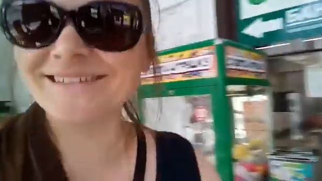 Влог: Спорт - бегают взрослые и дети! Дождливая прогулка! смотреть онлайн