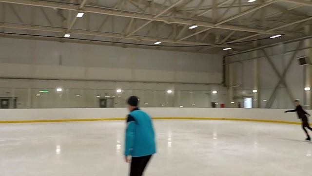 Тренировка любителей фигурного катания. смотреть онлайн