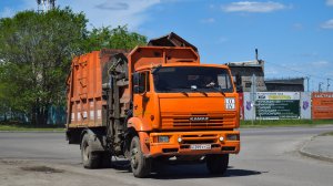 Мусоровоз МКМ-4605 (МК 4453-05) на шасси КамАЗ-53605-62 (К 399 ХТ 22). / KAMAZ garbage truck.