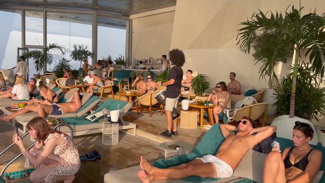 The Worlds Tallest 360 Infinity pool | Aura skypool Dubai!!! смотреть онлайн
