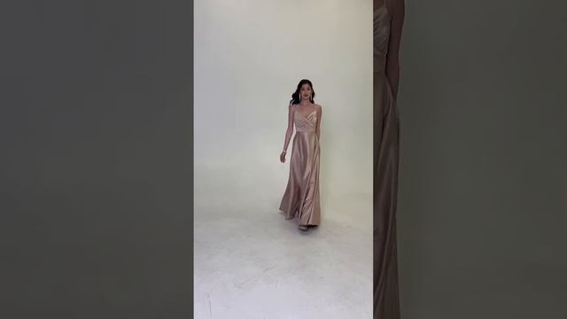 Красивое вечернее платье с королевского атласа на тонких бретелях смотреть онлайн