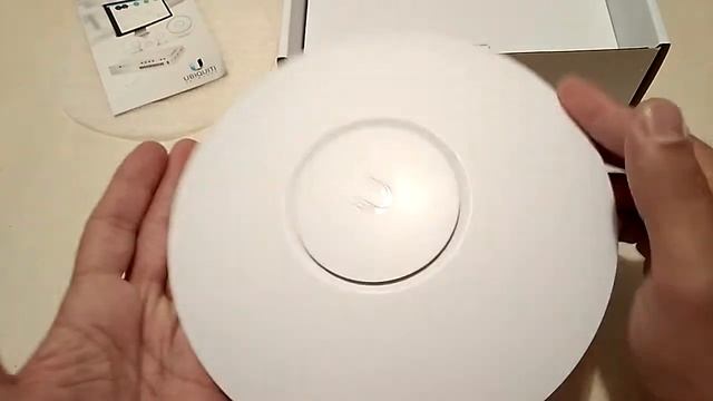 WI-FI точка доступа UBIQUITI UNIFI UAP (ubiquiti UniFi AP Uap) в Баку / Bakida