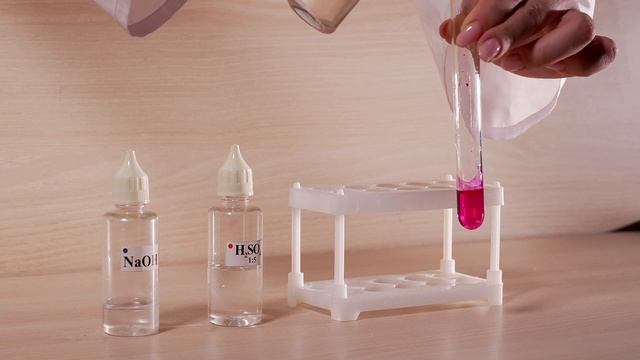 Изучение реакции нейтрализации (фенолфталеин). | Практическая работа № 4. Опыт 3. смотреть онлайн