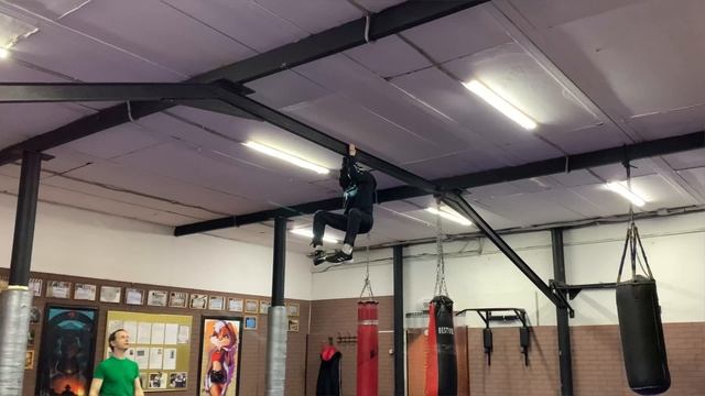 Учимся с детьми падать с потолка смотреть онлайн