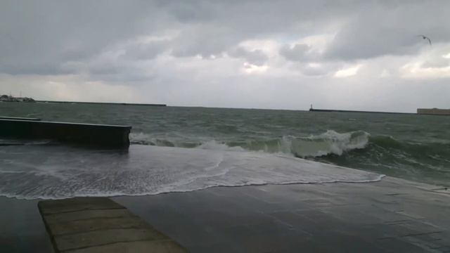 Море волнуется раз, море волнуется два смотреть онлайн