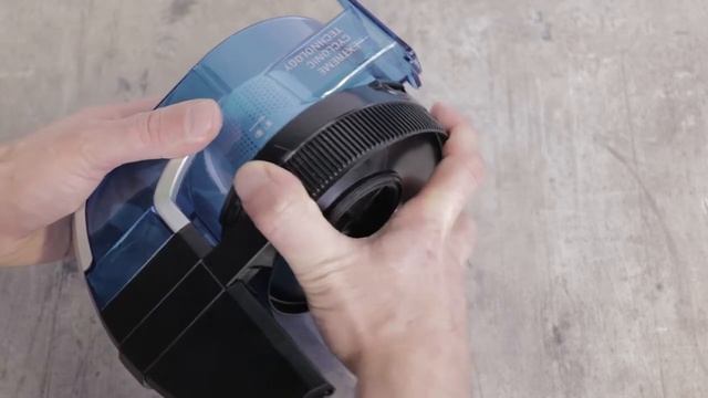 How to remove and empty the dust container? | SMART FORCE CYCLONIC | Rowenta смотреть онлайн