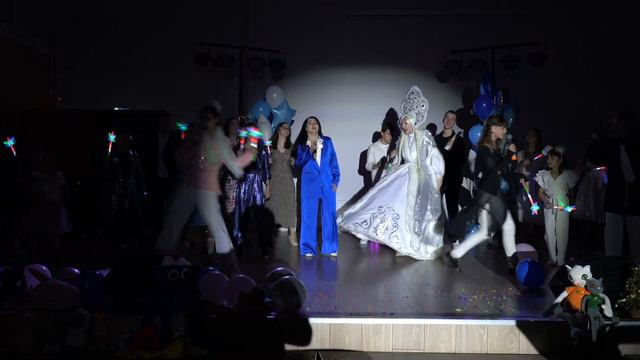 "Смотри на Всё Веселей" ( Финал) - поёт Класс Эстрадного Вокала Татьяны Губиной смотреть онлайн