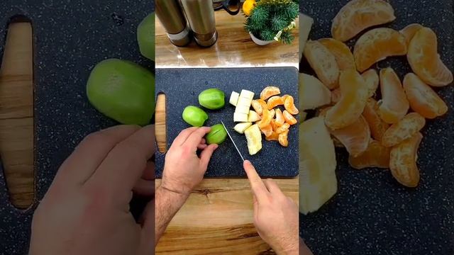 ФРУКТОВЫЙ САЛАТ ? #обед #салаты #салат #фруктовыйсалат #еда #food #foodblogger #вкуснаяеда #кулинар смотреть онлайн