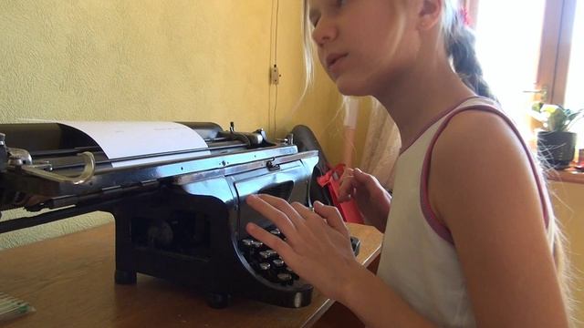Milanа and typewriter. смотреть онлайн