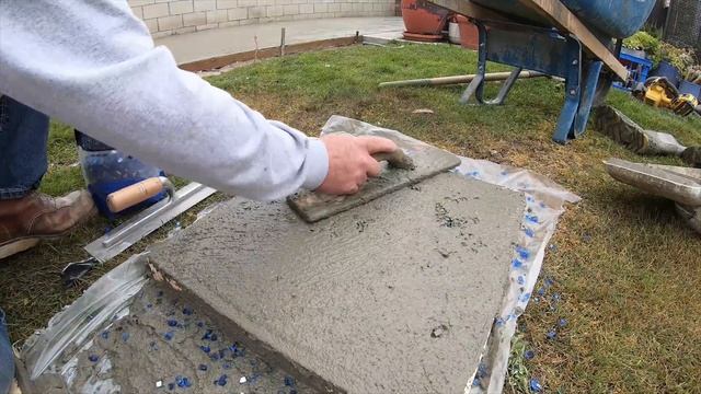 How to Make GLASS CONCRETE Stepping Stone Pavers смотреть онлайн