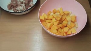 Картофель с тыквой и мясом в духовке