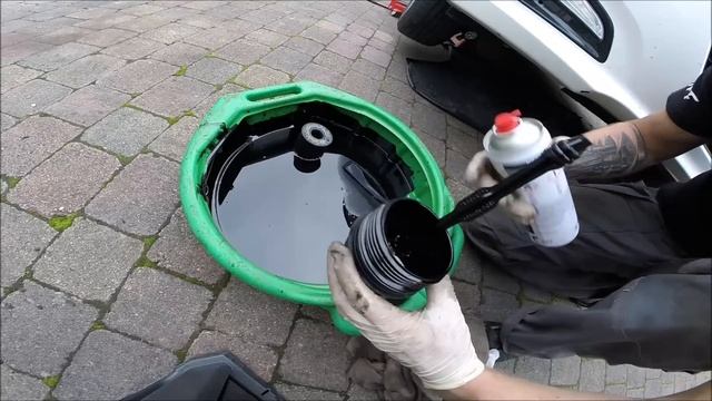 Hyundai i40 1 7 CRDI 2012 Engine Oil & Filter Replacement смотреть онлайн