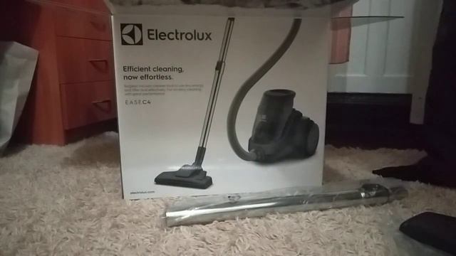 Пылесос Electrolux EC41-4T EASE C4 смотреть онлайн
