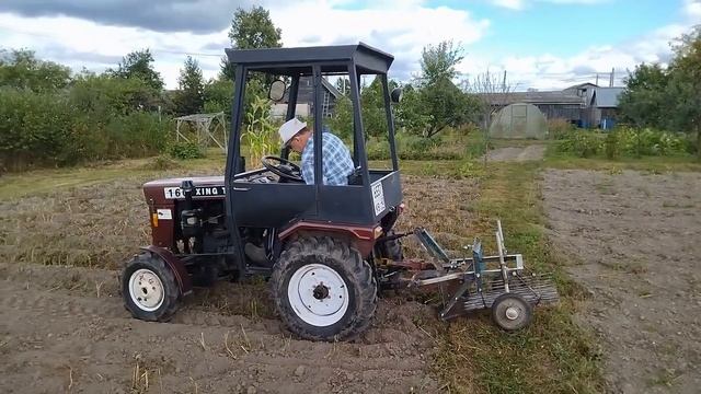 A prototype of a screening potato digger for the Xingtai-160 minitractor образец картофелекопалки смотреть онлайн