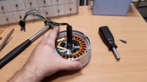 ✔Разбираем колесо гироскутера. Сорвалась резьба винтов крышки мотора гироскутера✔