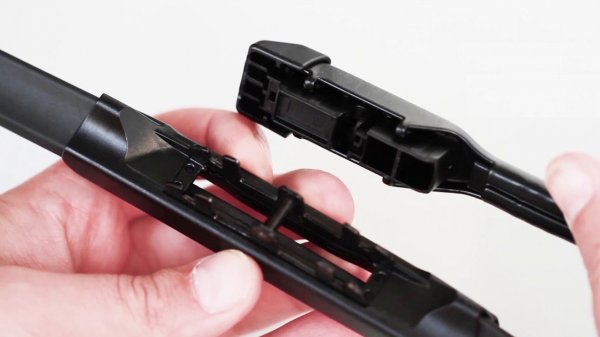 Как снять щетки стеклоочистителя на Лада Весте, и на что их заменить.