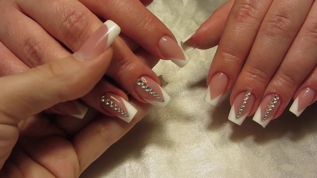 Френч с треугольной улыбкой, Swarovski смотреть онлайн