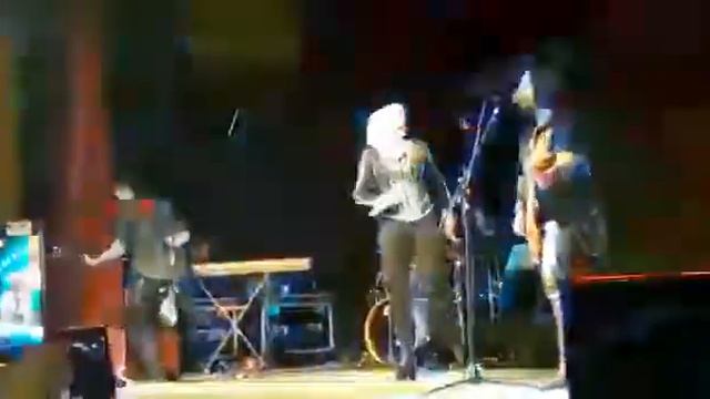 VALERIA LYNCH & MARYA....AMAME EN CAMARA LENTA ...(VERSIÓN HEAVY METAL) SALA DEL REY смотреть онлайн