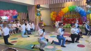 Танец мальчиков «Компьютерный вирус"