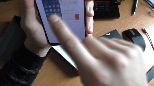 Xiaomi mi 8 в синем цвете рядом с mi8se Расспаковка и первое впечатление смотреть онлайн